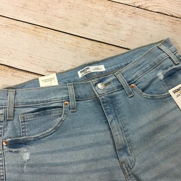 NWT Levis Signature Heritage High-Rise 3" Shorts Light Wash Denim Size 16/W33 - Picture 3 of 8